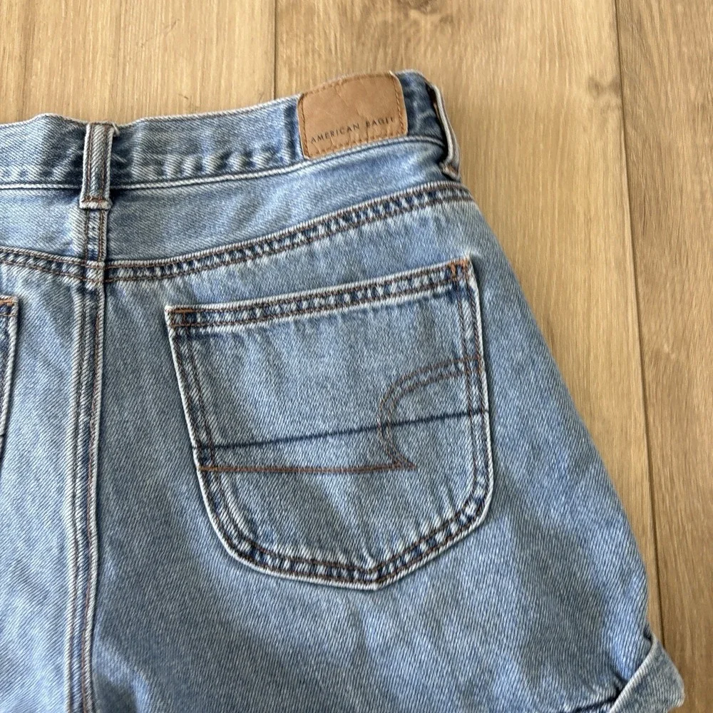 American Eagle Mom Shorts Women's Size 2 High‎ Rise Cuffed Denim Jean